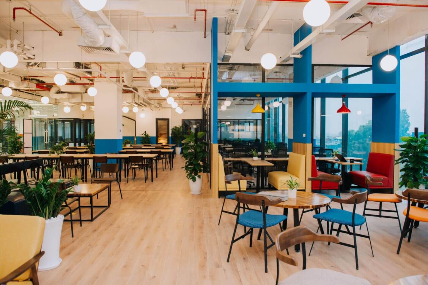 Văn phòng Coworking Space mang không gian như một quán cafe tạo cảm giác thoải mái khi làm việc