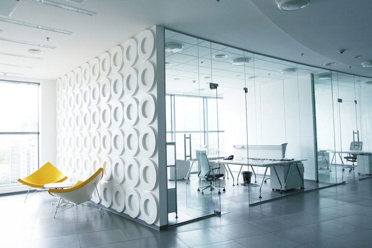 văn phòng thiết kế đơn sắc với tường kính